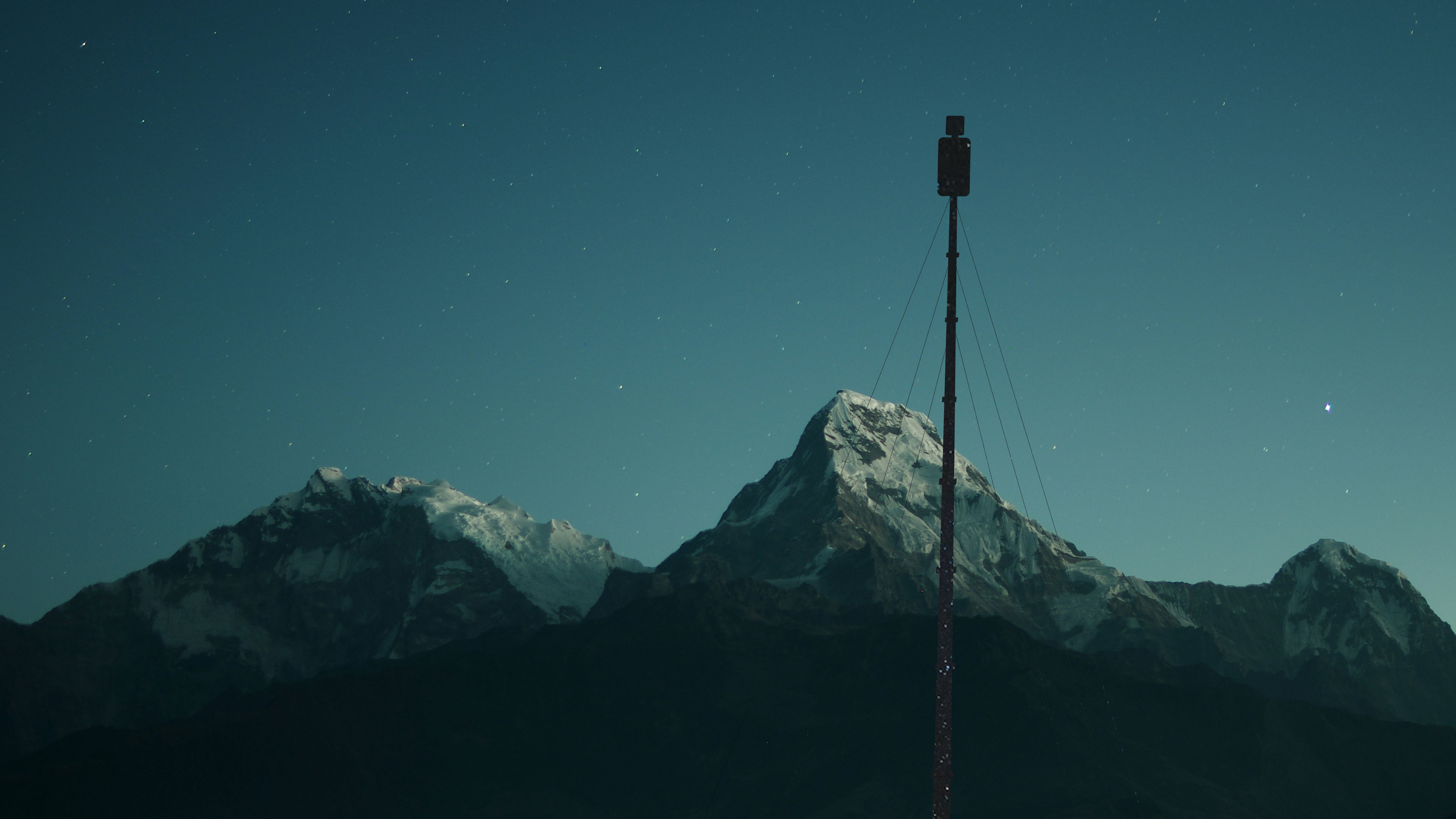 ATS Antenne mit berg im hintergrund